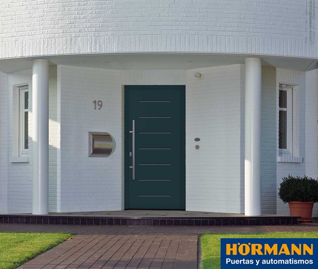 Puerta de entrada a vivienda de Hörmann  Puertas de entrada a vivienda  para más comodidad y seguridad
